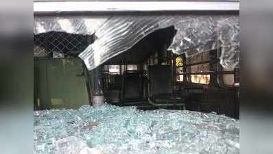 महाराष्ट्र हिंसा: मुंबई पहुंची आंच, कई स्कूल-कॉलेज बंद, लोकल ट्रेनों पर भी असर