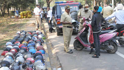 15000 ಕಳಪೆ ಹೆಲ್ಮೆಟ್ ವಶ