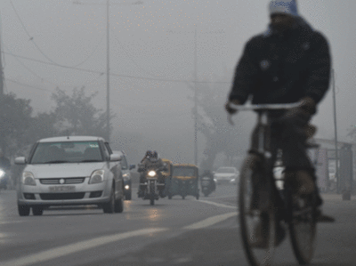 दिल्ली: अभी और सताएगी ठंड, बारिश के भी आसार