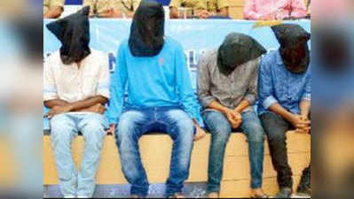 हैदराबादः चेन लूट के आरोप में 4 छात्र गिरफ्तार, 17 लाख रुपये कीमत का 54 तोला सोना बरामद