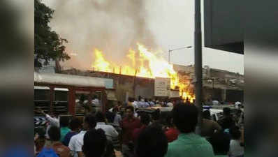मुंबई: लकड़ी की दुकान में लगी आग, छह घायल