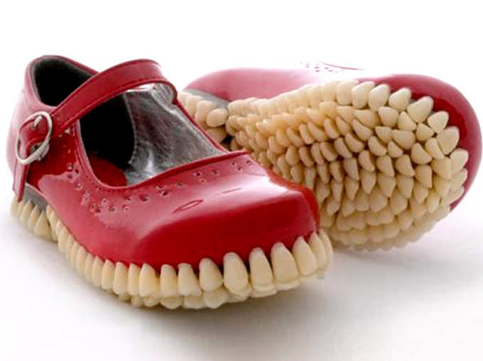 मुंह से ज्‍यादा दांत जूते में हैं...