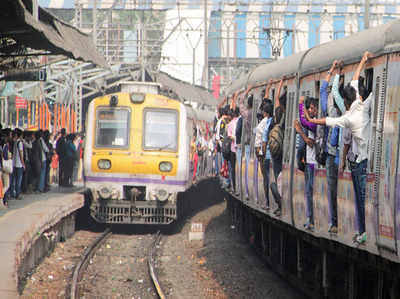 मुंबई: 14 को मेगाब्लॉक, ट्रेन की छत पर न करें सफर