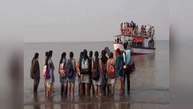 मुंबईः डूबी नाव के छात्रों को ढूंढने के लिए सर्च ऑपरेशन