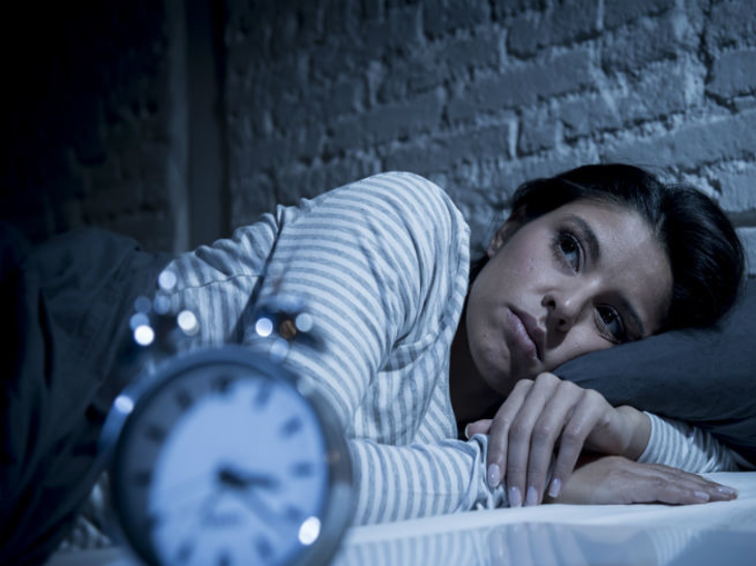 कर्क राशि के जातकों की नींद असामान्य होती है
