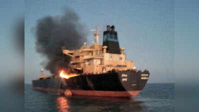 नेवी के तेल टैंक में लगी आग बुझाने की कवायद जारी