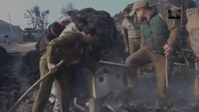 పాక్ సైన్యం బరితెగింపు.. పారిపోతున్న సరిహద్దు గ్రామాల ప్రజలు