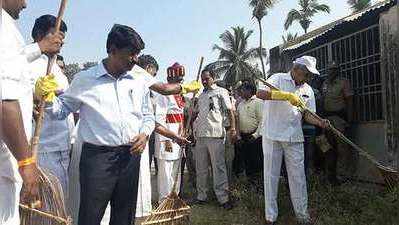 ஆளுநர் ஆய்வுக்கு எதிர்ப்பு; தர்மபுரியில் திமுகவினர் கருப்புக்கொடி ஆர்ப்பாட்டம்!