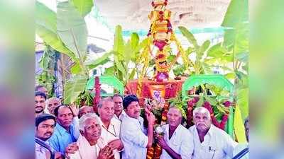 ಬಂಗಾರ ಲೇಪಿತ ಕಳಸ ಸಮರ್ಪಣೆ