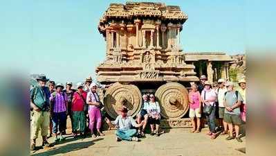 ರಸ್ತೆ ಮಾರ್ಗ ನೆಚ್ಚಿದ ವಿದೇಶಿ ಪ್ರವಾಸಿಗರು