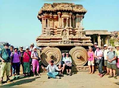 ರಸ್ತೆ ಮಾರ್ಗ ನೆಚ್ಚಿದ ವಿದೇಶಿ ಪ್ರವಾಸಿಗರು