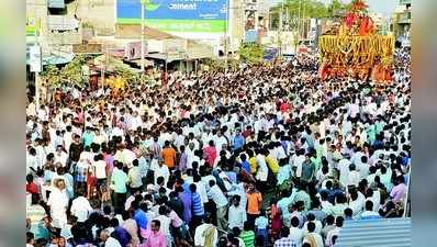 ಸಹಸ್ರಾರು ಭಕ್ತರ ಸಮ್ಮುಖದಲ್ಲಿ ತೇರುಗಡ್ಡೆ ಹೊರಕ್ಕೆ