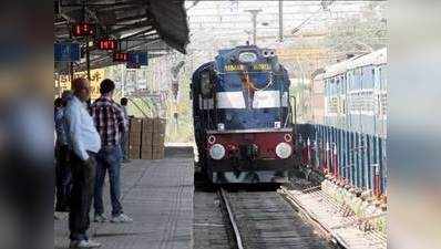 ट्रेनों में जारी है पैसों का ‘खेल’, रेलवे लापरवाह