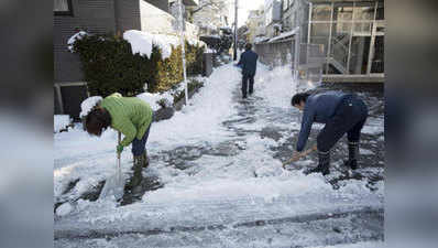 तोक्यो में बर्फबारी के बाद 180 लोग घायल