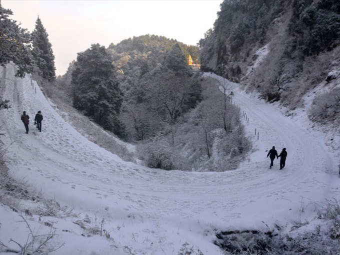 नैनीताल में भी ऐसा ही नजारा