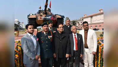 आजम खान की यूनिवर्सिटी को सेना ने तोहफे में दिया जंगी टैंक