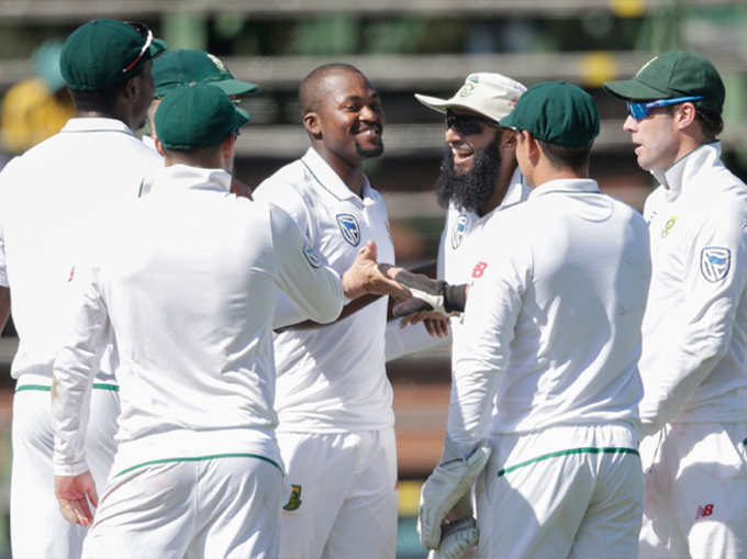 भारत और साउथ अफ्रीका के बीच जोहानिसबर्ग के वॉन्डरर्स स्टेडियम में सीरीज का तीसरा टेस्ट खेला जा रहा है