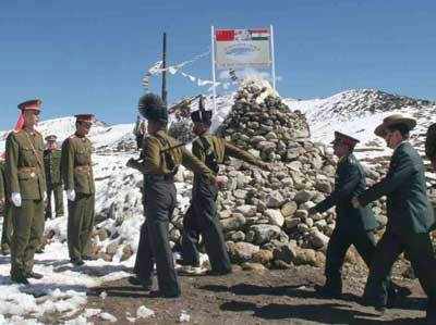 चीन और भारत के सैनिकों की मीटिंग में दिखा सद्भाव