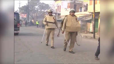 कासगंज में पटरी पर लौटी जिंदगी, अब भी सड़कों पर गश्त कर रही पुलिस