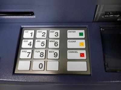 ATM से निकले पांच सौ के फटे नोट