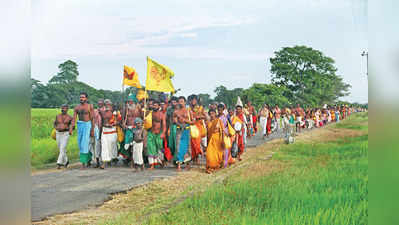 தைப்பூச திருவிழாவை முன்னிட்டு திருச்செந்தூரில் குவியும் பக்தர்கள்!