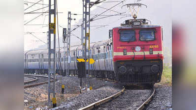 नई दिल्ली स्टेशन के प्लैटफॉर्म पर रिपेयरिंग, 25 रेलगाड़ियां रद्द