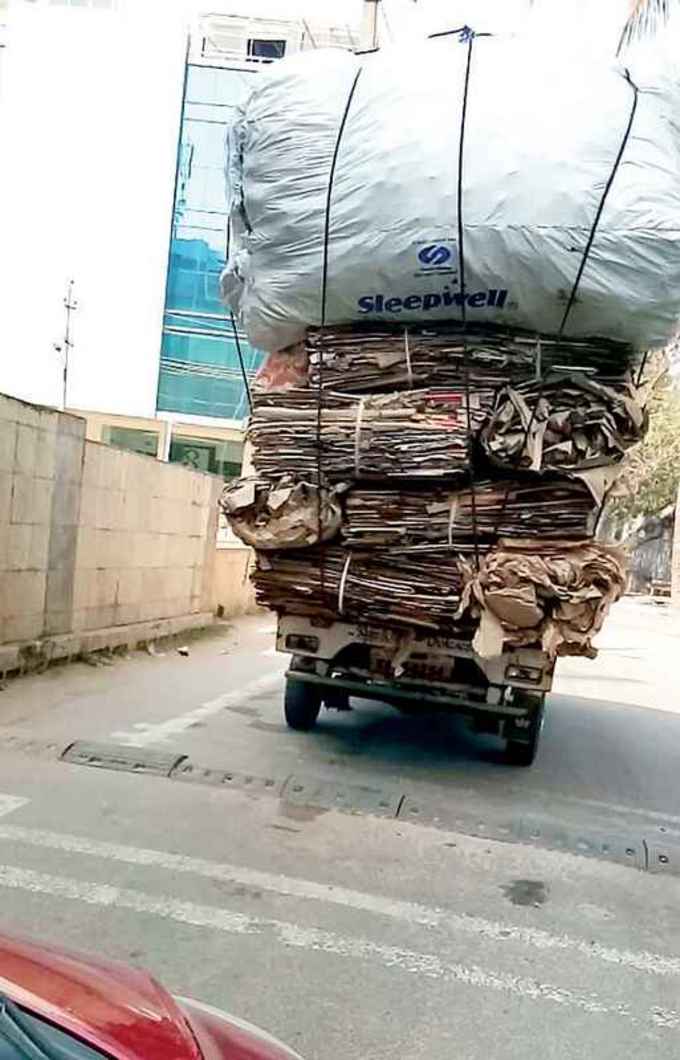 ಮೈಸೂರು ರಸ್ತೆಯಲ್ಲಿ ಕಂಡು ಬಂದ ಓವರ್‌ಲೋಡ್‌ ಲಾರಿ