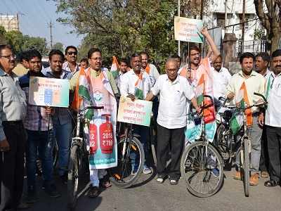 पेट्रोल दरवाढीविरोधात सायकल रॅली