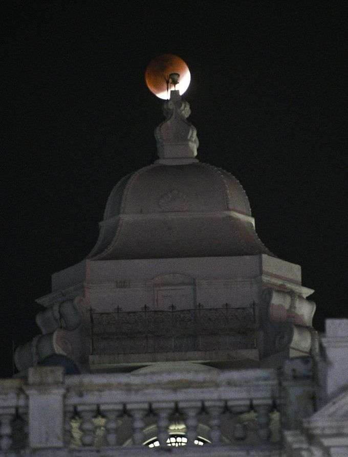 சந்திர கிரகணம் அற்புதமான புகைப்படங்கள்