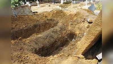 हत्या की आशंका पर कब्र से निकाली गई लाश, दम घुटने से हुई थी चार की मौत