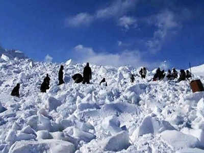 काश्मीर: हिमस्खलनात ३ जवान शहीद, १ जखमी
