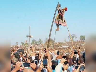 ಆಕಾಶದ ಕೆಳಗೆ ಗಿಳಿ ಕುಂತಿತಲೇ ಪರಾಕ್