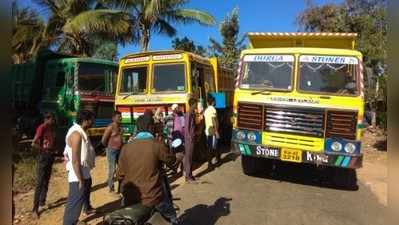 ಟಿಪ್ಪರ್‌ಗಳ ವಿರುದ್ಧ ಗ್ರಾಮಸ್ಥರ ಪ್ರತಿಭಟನೆ