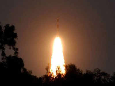 चंद्रमा पर लैंडिंग के लिए चंद्रयान-2 की तैयारी कर रहा है इसरो