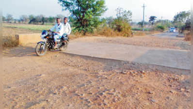 ಅಪಾಯಕ್ಕೆ ಆಹ್ವಾನ ನೀಡುವ ರಸ್ತೆ ಗುಂಡಿ