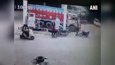 यूपी: बीजेपी के स्‍थानीय नेता दयाशंकर ने की ट्रक ड्राइवर से मारपीट, रुपये छीने