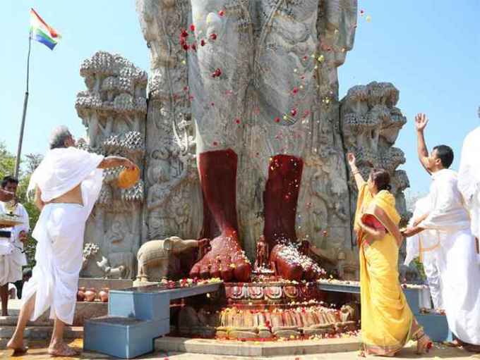 ಪೂಜ್ಯ  ಡಾ. ವೀರೇಂದ್ರ ಹೆಗ್ಗಡೆ  ಹಾಗೂ  ಮಾತೃಶ್ರೀ