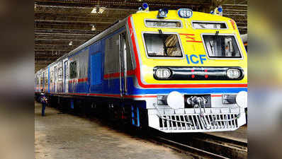 मुंबई: रेलवे की नई कवायद, अब ट्रेन में ही खरीदें एसी लोकल का टिकट