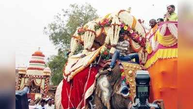 ಆನೆಯ ಮೇಲೆ ವಚನ ಸಾಹಿತ್ಯ ಮೆರವಣಿಗೆ