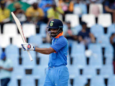 अपने 100वें वनडे में शतक जड़ पहले भारतीय बल्लेबाज बने शिखर धवन