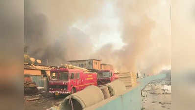 मुंबई: दुकान में लगी आग, 20 गाड़ियां बुझाने में लगीं