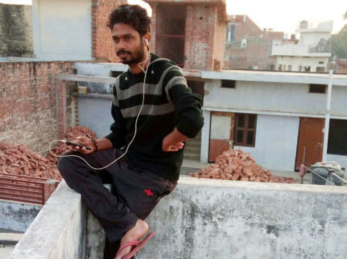 मृत छात्र दिलीप कुमार सरोज (फाइल फोटो)