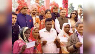 मंत्री ने भतीजी की शादी में पेश की मिसाल, वाराणसी के 101 परिवारों को दिया घर का तोहफा