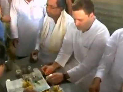 कर्नाटक: चुनावी रैली के बीच चाय और पकौड़े संग राहुल की चर्चा