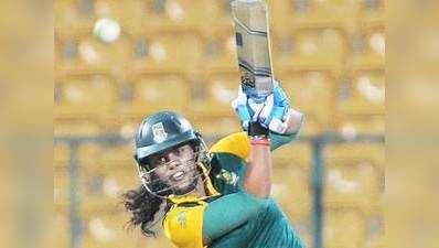साउथ अफ्रीका की महिला क्रिकेटर क्लोई ट्रायोन ने जो किया वह आजतक कोई पुरुष नहीं कर पाया