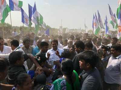 ప్రకాశం జిల్లాలోకి ప్రవేశించిన జగన్