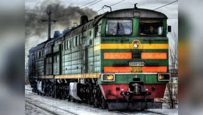 रूस: यहां एक बच्ची को स्कूल पहुंचाने के लिए रुकती है ट्रेन