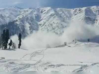 कश्मीर: गुलमर्ग में हुए हिमस्खलन में रूसी पर्यटक की मौत