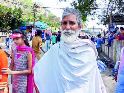 62 ಚಿರಯುವಕನ 1800 ಕಿ.ಮೀ ಪಾದಯಾತ್ರೆ!