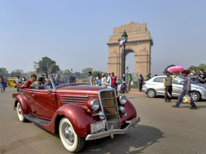 इंडिया गेट के सामने कार रैली